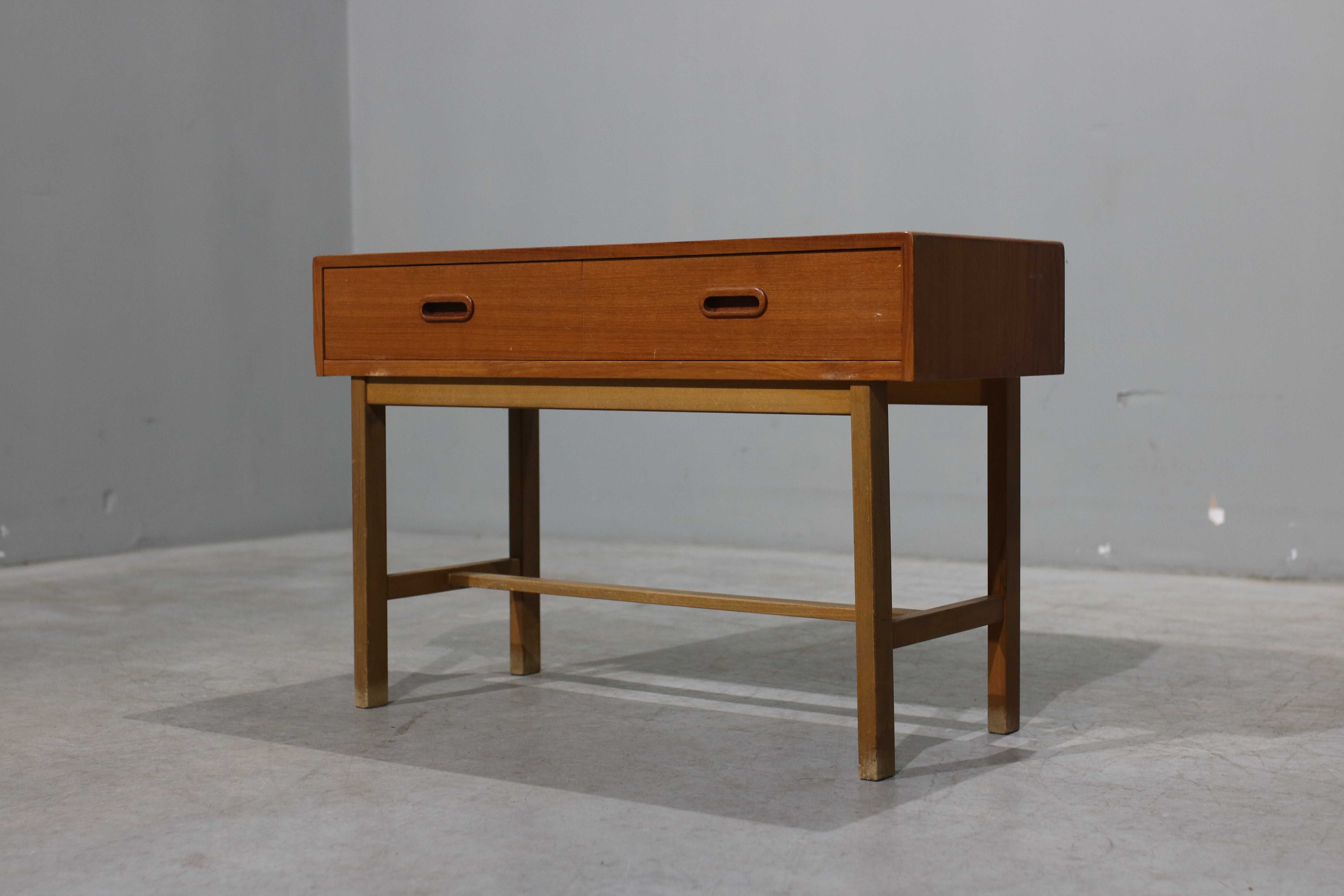 Mesinha de apoio em teca | Nordic Design