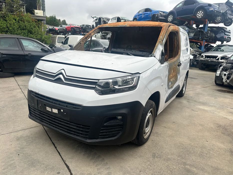 CITROEN BERLINGO 1.5 HDI DE 2023 EM CENTRO DE ABATE (FIM DE VIDA)