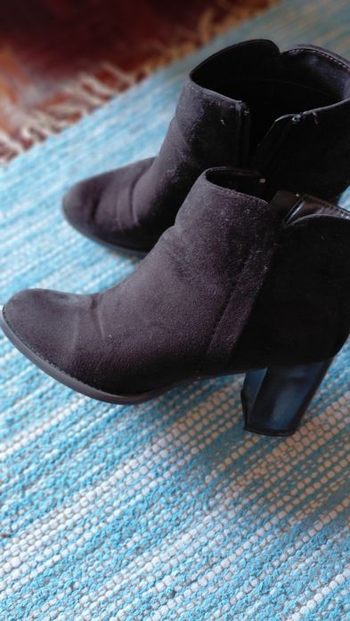 Botas castanhas com salto