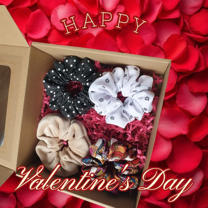 Zestaw prezentowy gumek do włosów scrunchie  dla dziewczyny na walenty