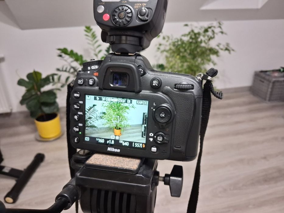 Zestaw Nikon D7200 + Nikkor 35mm f/1.8G +YN685 +statyw/ stan idealny