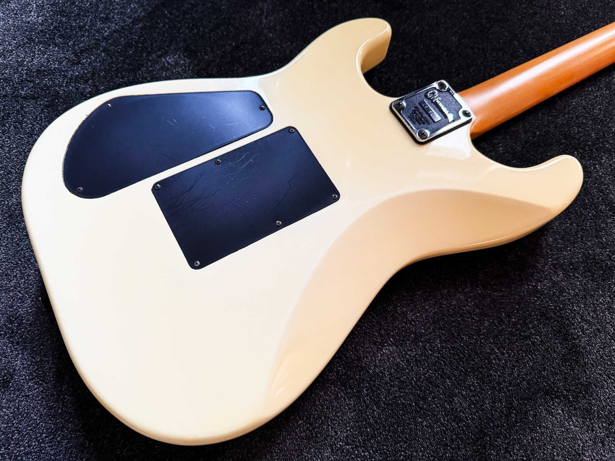 Charvel Model 4 Pearl White + pokrowiec