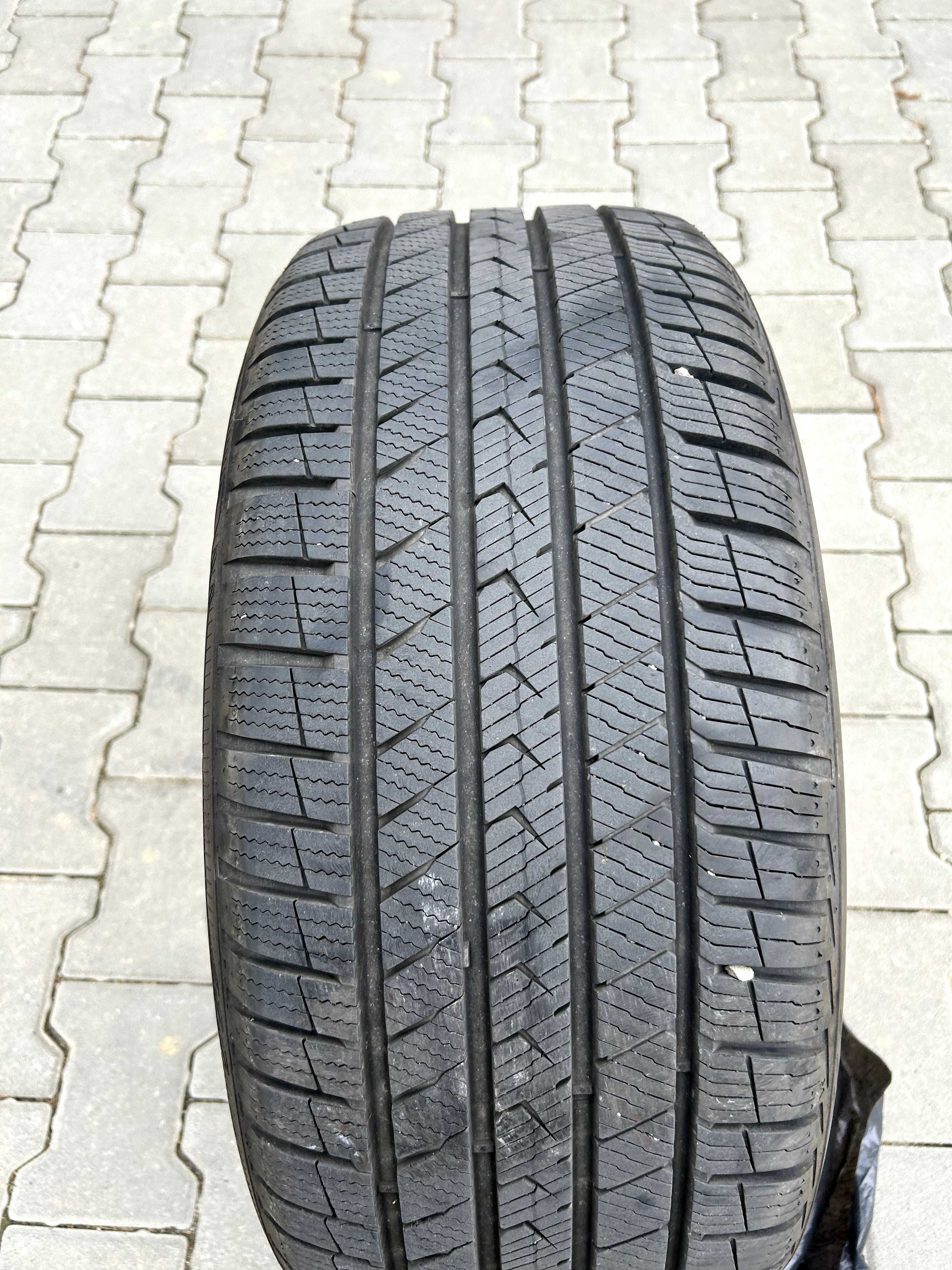 Opony całoroczone Vredestein Quatrac Pro 245/45 R18 100Y