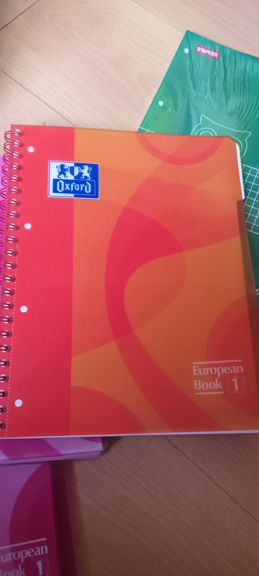 Cadernos Oxford capa plastificada, com separadores