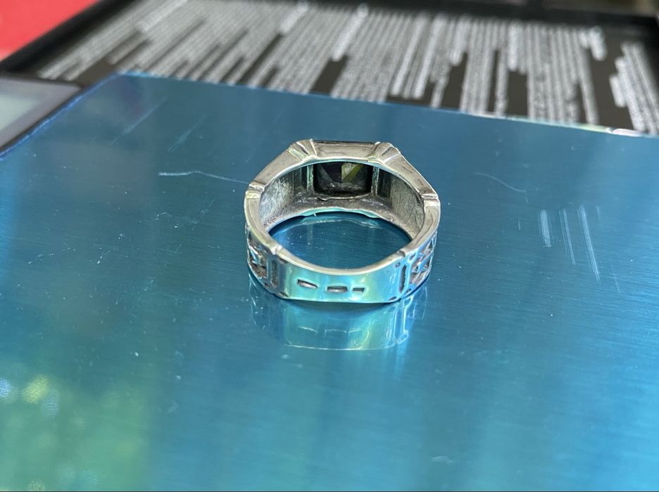 Продам чоловічий срібний перстень 925 проби