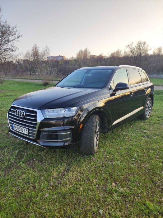Продам AUDI Q7 2015