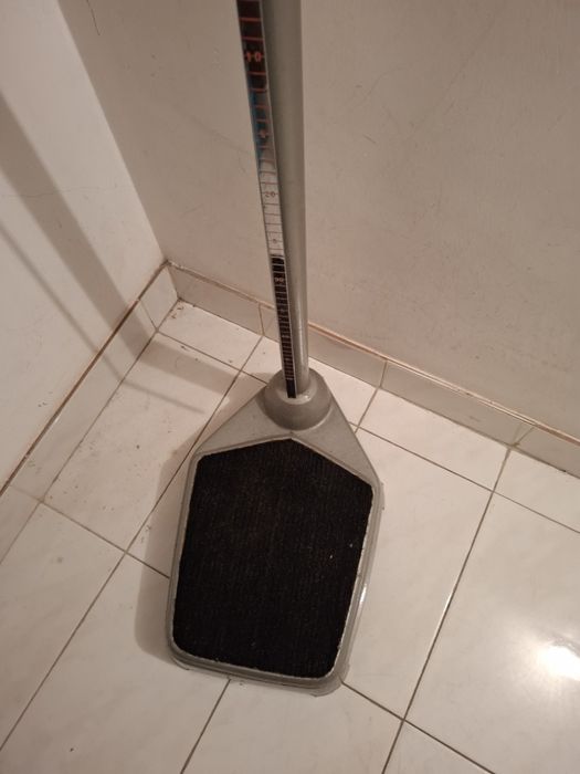 Balanca pediátrica para pesar e medir crianças