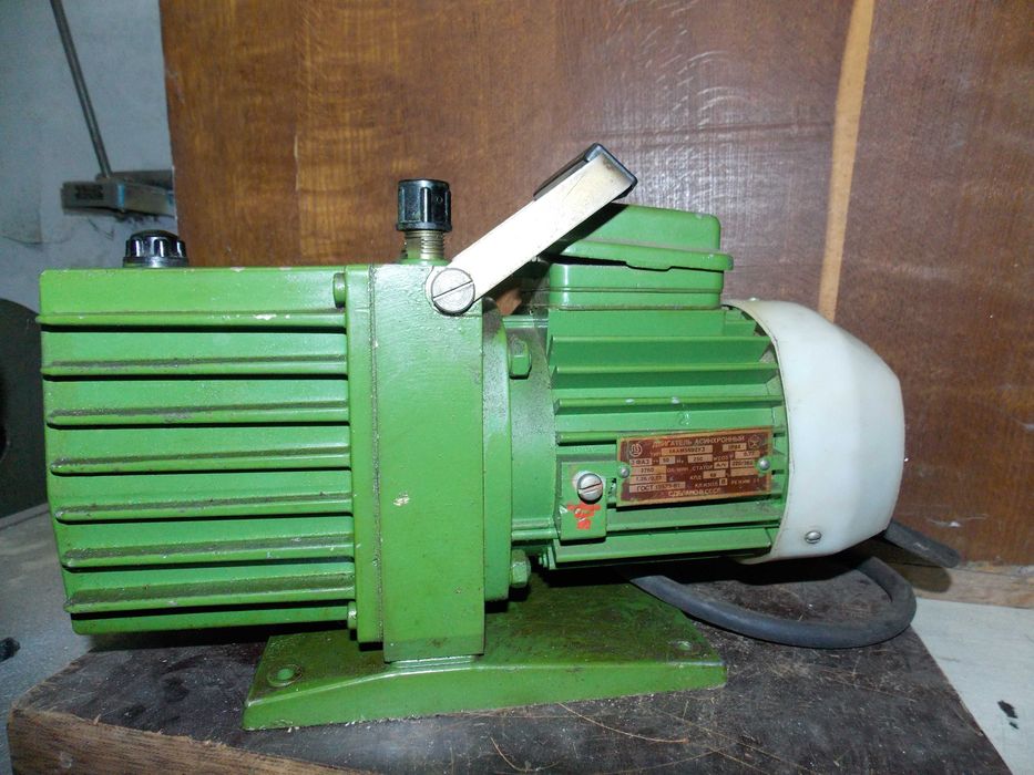 Насос вакуумный 380 вольт 3НВР-1Д