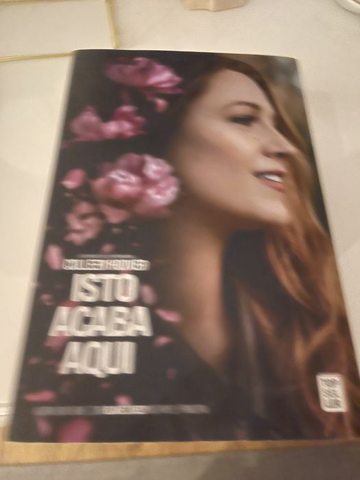 Livro da Autora Colleen Hoover