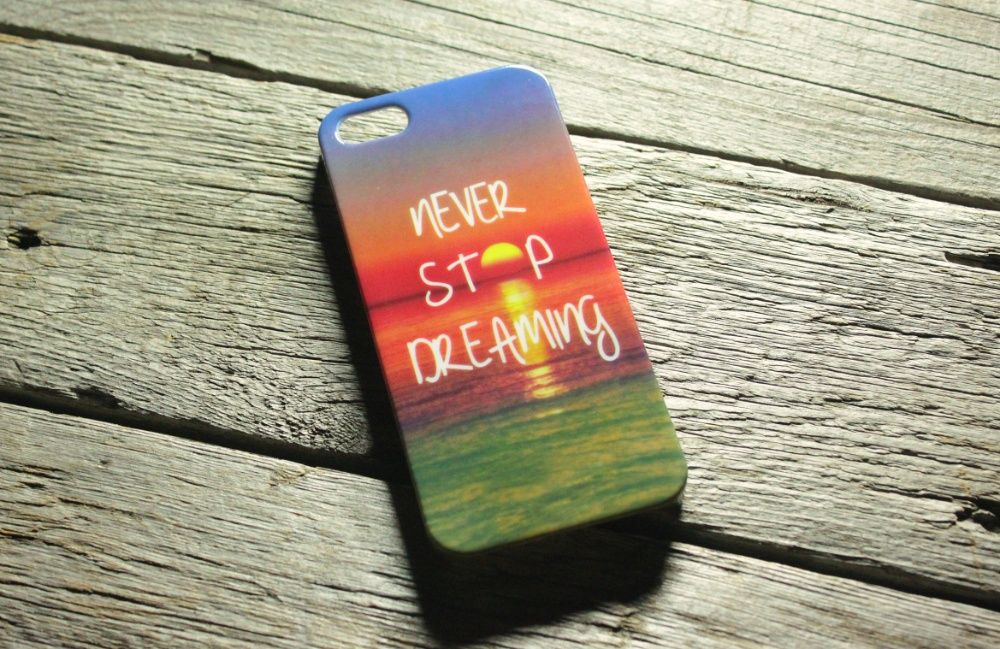 Чехол / Накладка для IPhone 5/5S «NEVER STOP DREAMING»