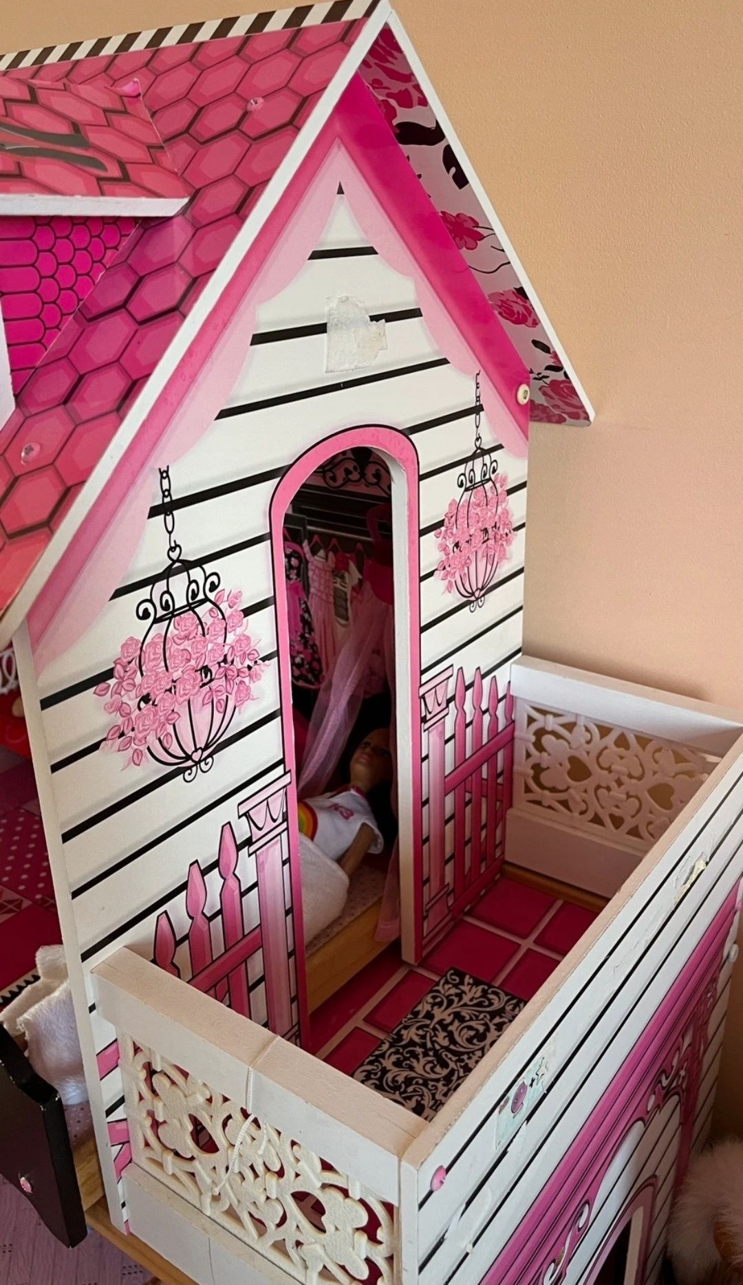 Domek dla lalek barbie duży różowy  trzypiętrowy lalki Barbie meble
