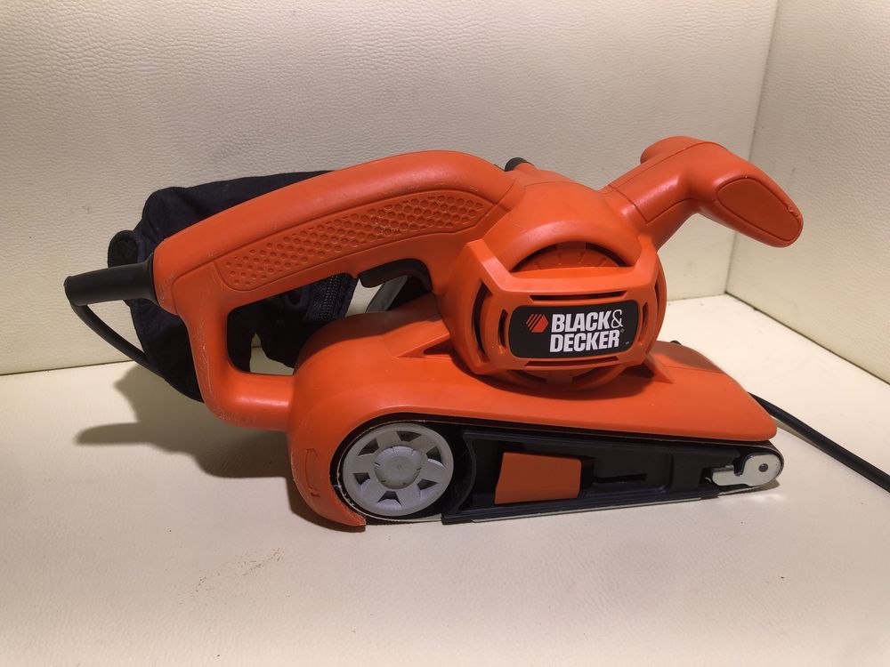 Стрічкова шліфмашина Black+Decker KA86