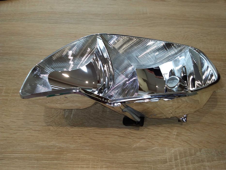 Отражатель левой фары на Ford Fiesta 14-19г Америка