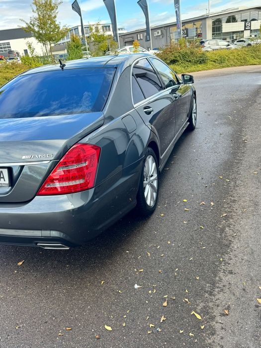 Продам Mercedes-Benz W221 S550