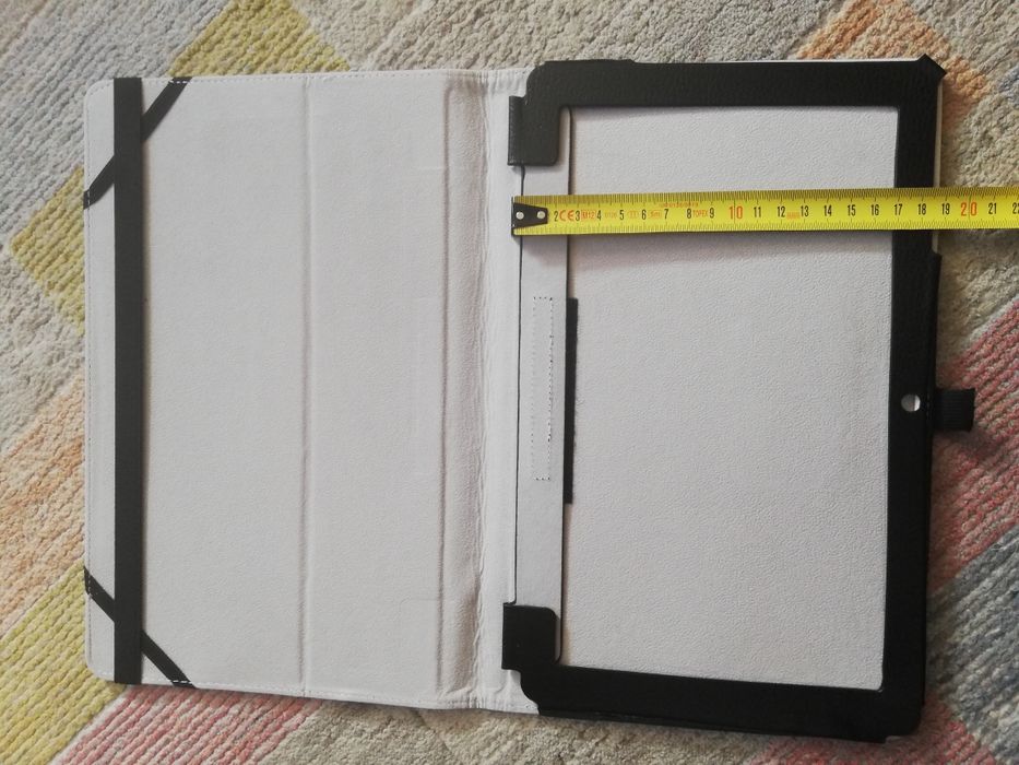 Etui na tablet uniwersalne.