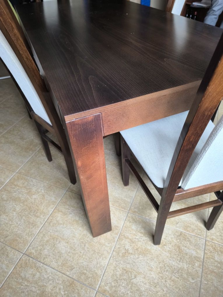 Stół z litego drewna plus 6 krzeseł