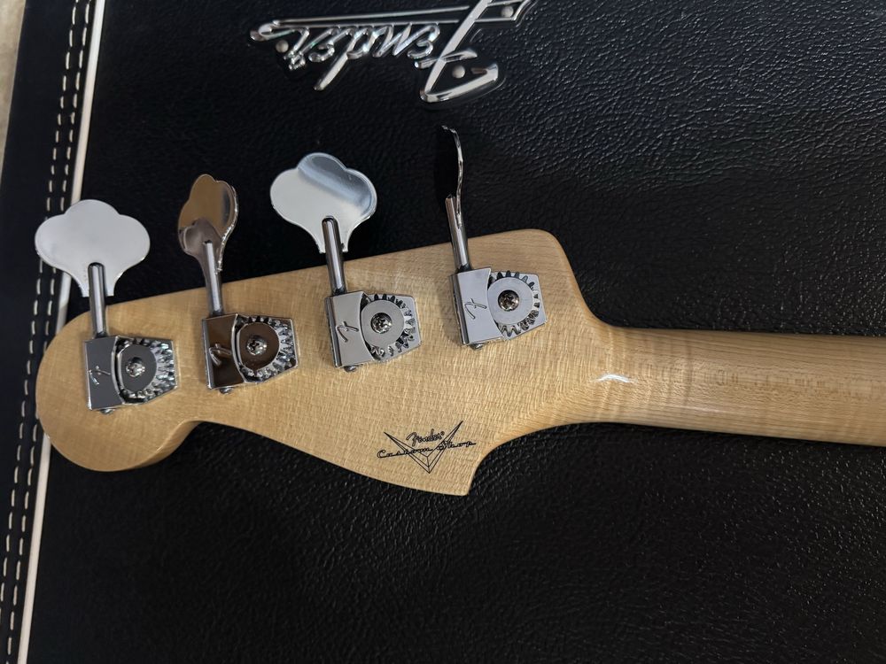 Fender Precision Custom Shop Postmodern NOS Dakota Red
