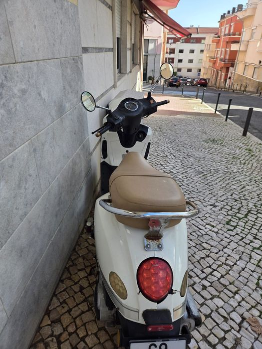 Mota acelera pneus novos