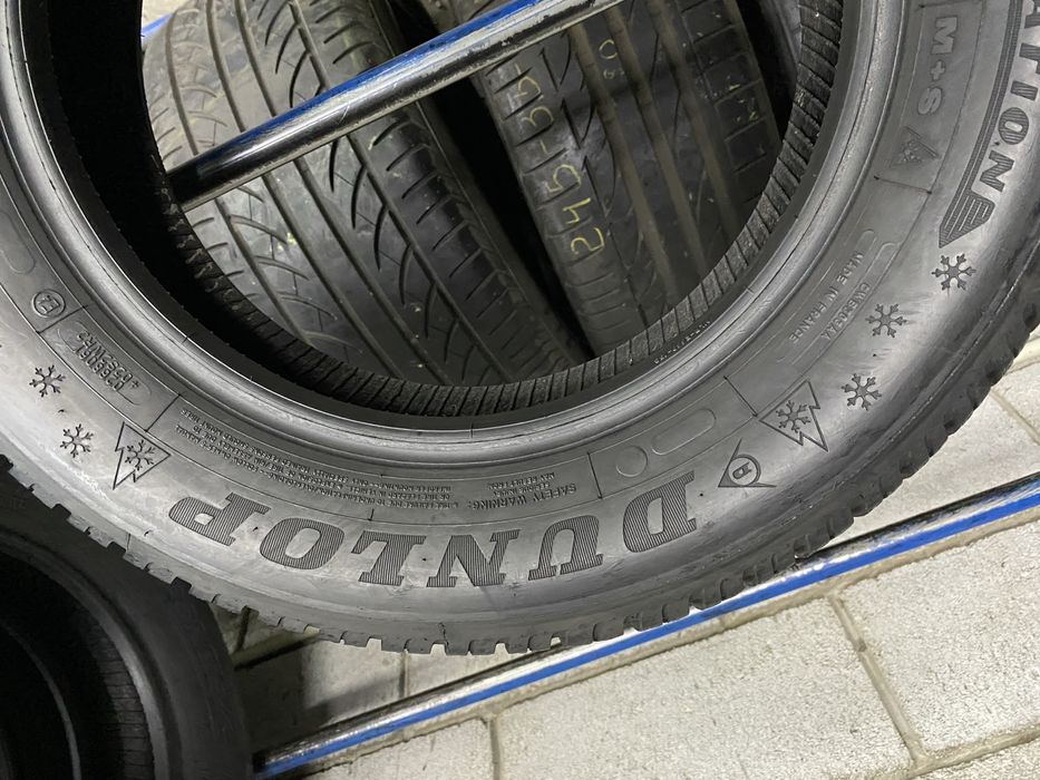Зимові шини 175/65 R14 (82T) DUNLOP