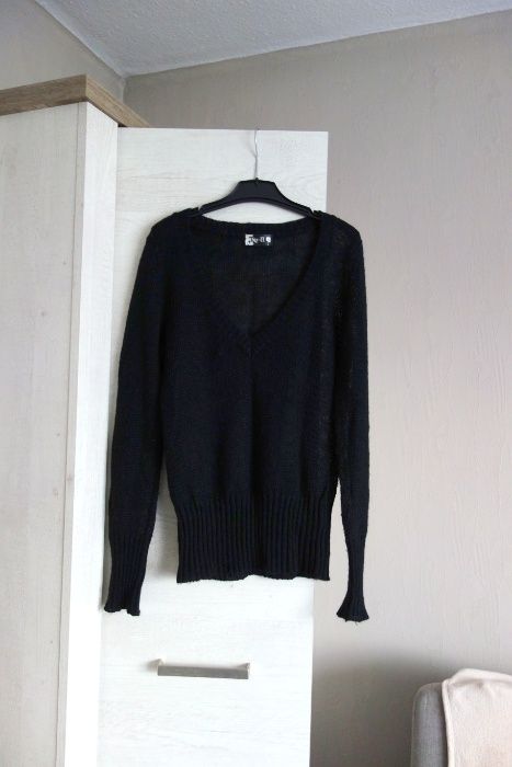 Moherowy czarny dzianinowy sweter w serek, Troll, rozmiar L