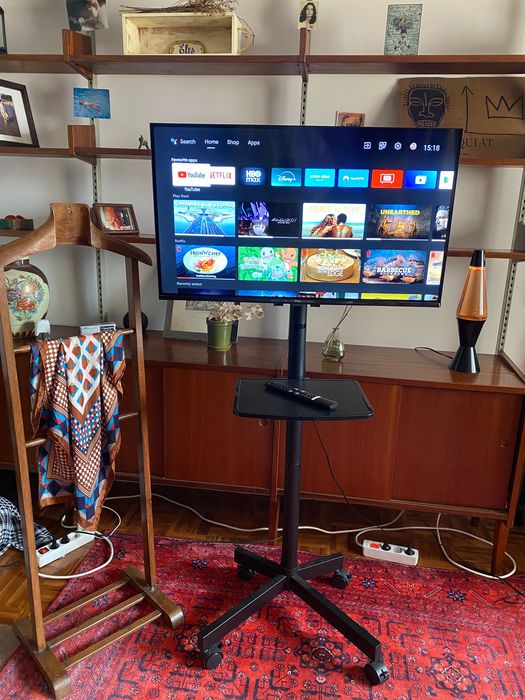 TV 32 TCL e Suporte Móvel