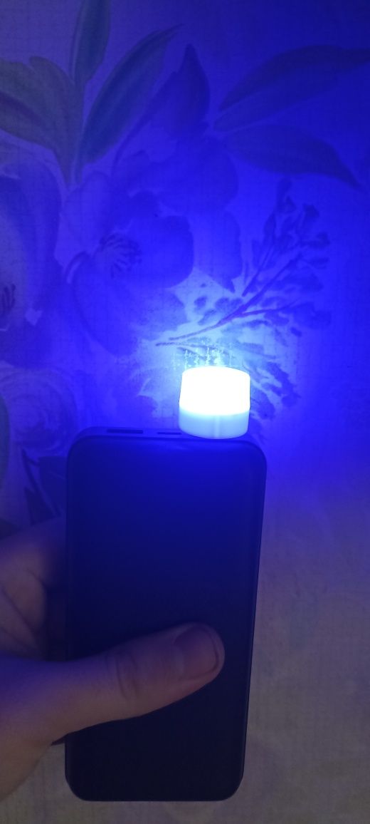 LED світильники теплого, холодного тону, сині та фіолетові