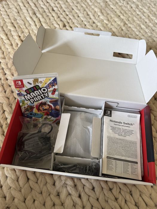 Consola Nintendo Switch + Jogo Super Mario Party