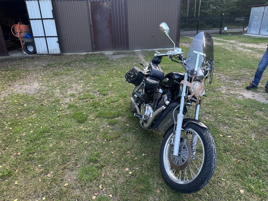 Suzuki Intruder VS 800 uszkodzony jeżdżący