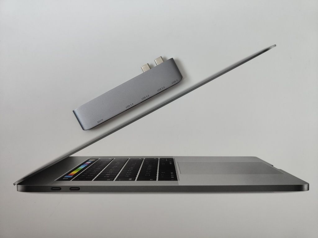 Ноутбук фотографа дизайнера MacBook Pro 15 i7/16Gb/2Tb