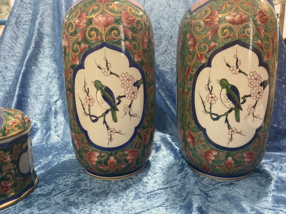 Par de vasos vista alegre Ansham com 31,5 cm pintura manual a ouro .