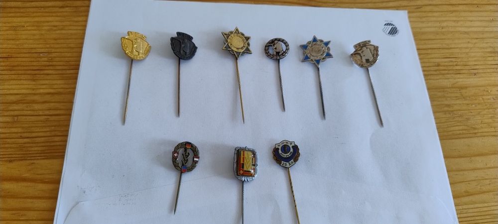 Набір значків на шпильках. Вінтаж.