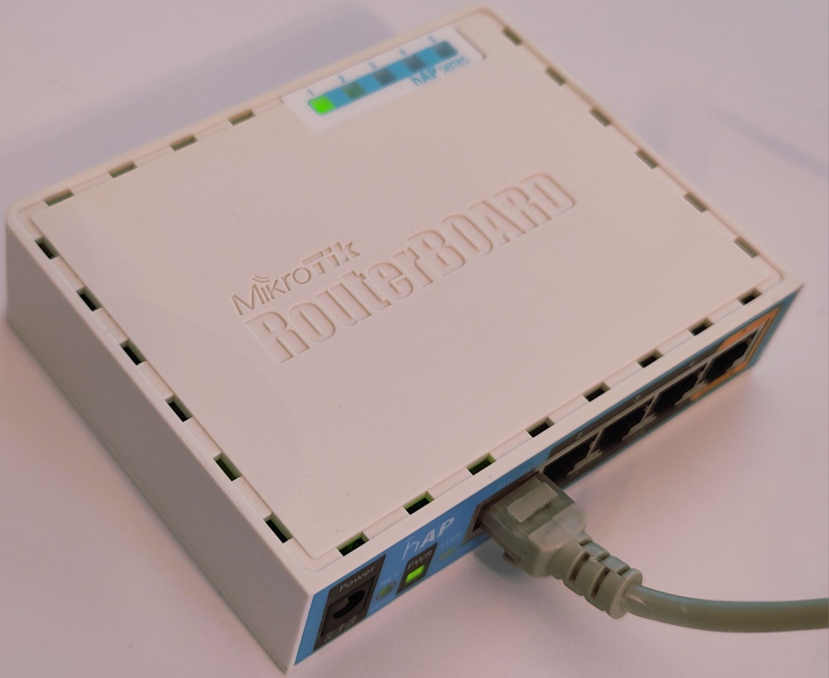 Router mikrotik hAP  951ui-2nD PoE USB