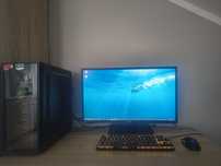 Komputer gamingowy z monitorem /wyśmiana za ps5