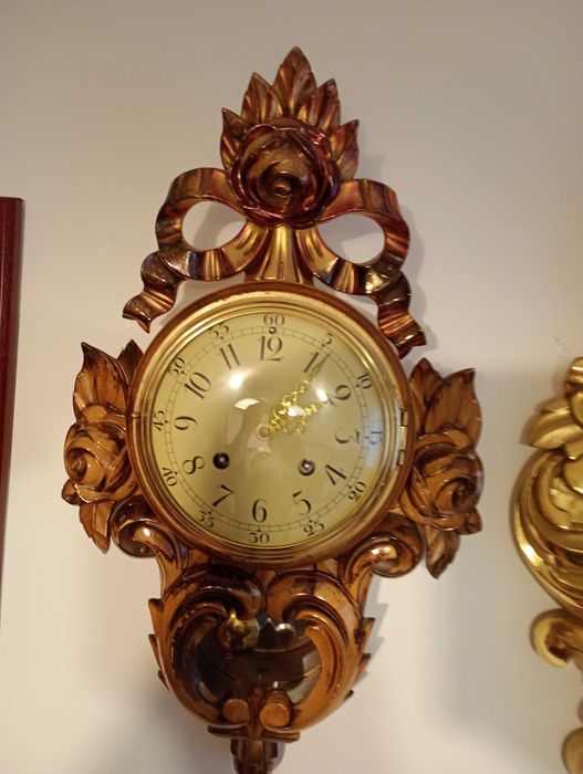 Stary zegar zdobiony