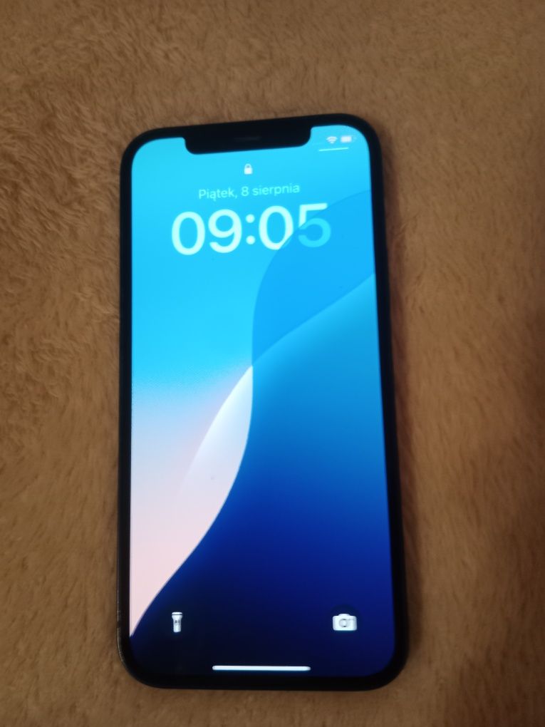 iPhone 12 82% baterii