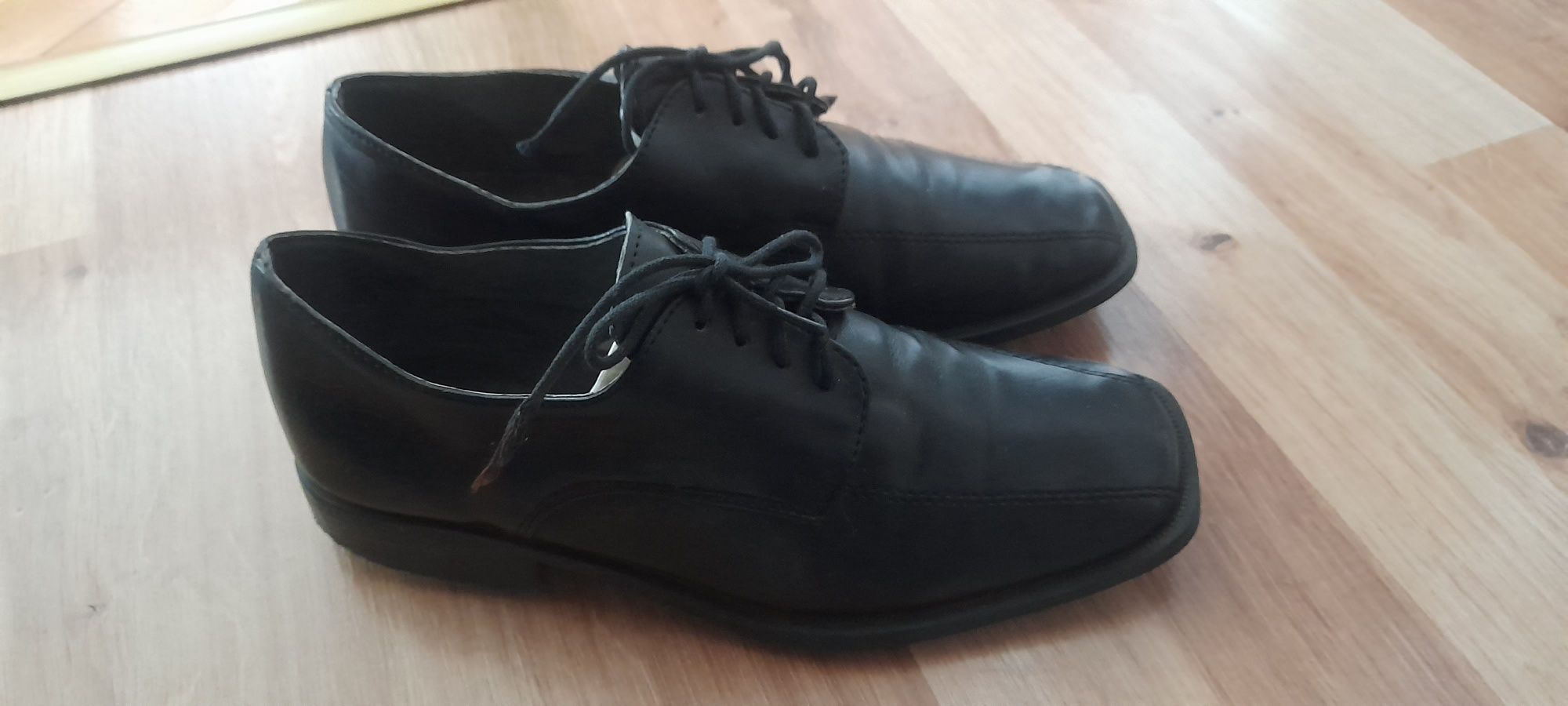 Buty eleganckie, garniturowe, komunijne, pantofle r.35