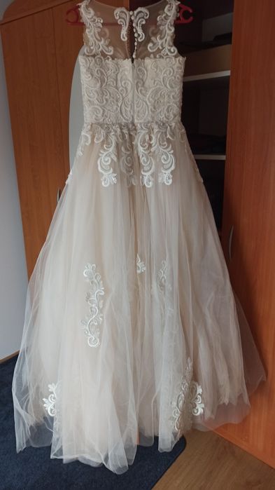 Kremowa suknia ślubna piekna