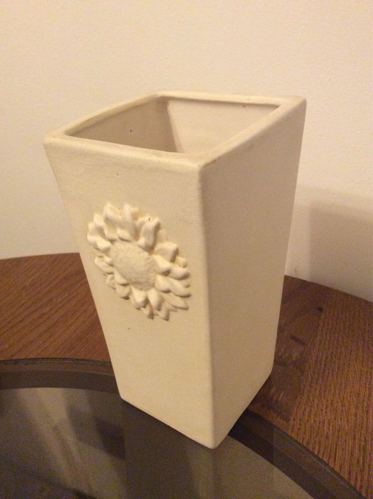 Wazon ceramiczny ze słonecznikiem