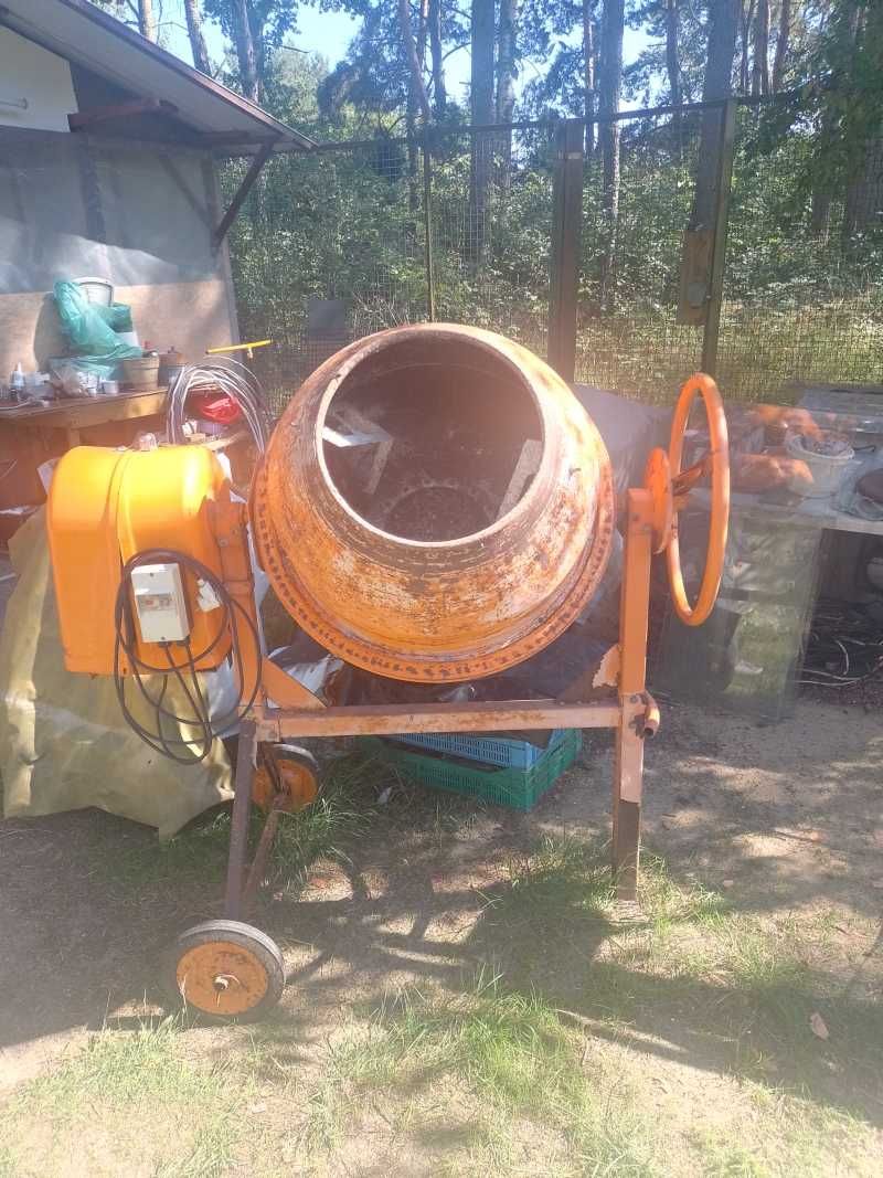 Betoniarka poj. 100 l. mało używana