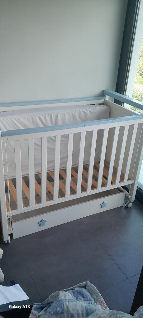 Vendo cama/berço bebé e comoda da marca Micuna