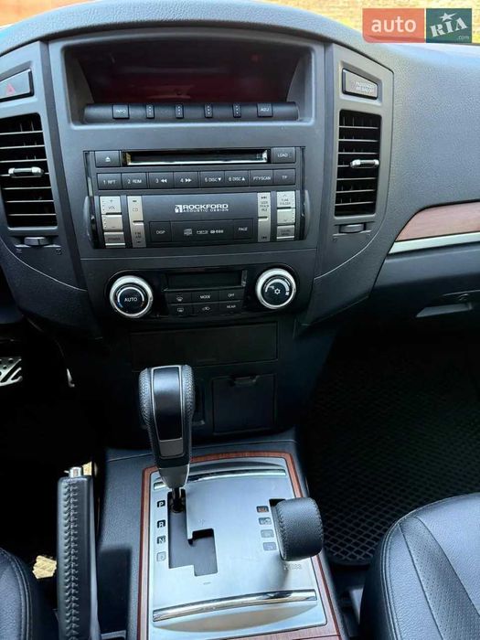 Mitsubishi Pajero Wagon 2012