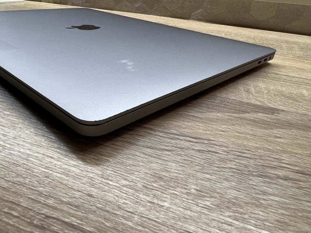 MacBook Pro 16' 2019 A2141 /i7 6-Core/16Gb RAM/512GB SSD/4Gb