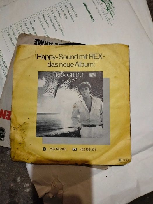 Vinil Demis roussos entre outros