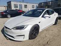Електричний седан Tesla Model S 2021 з США