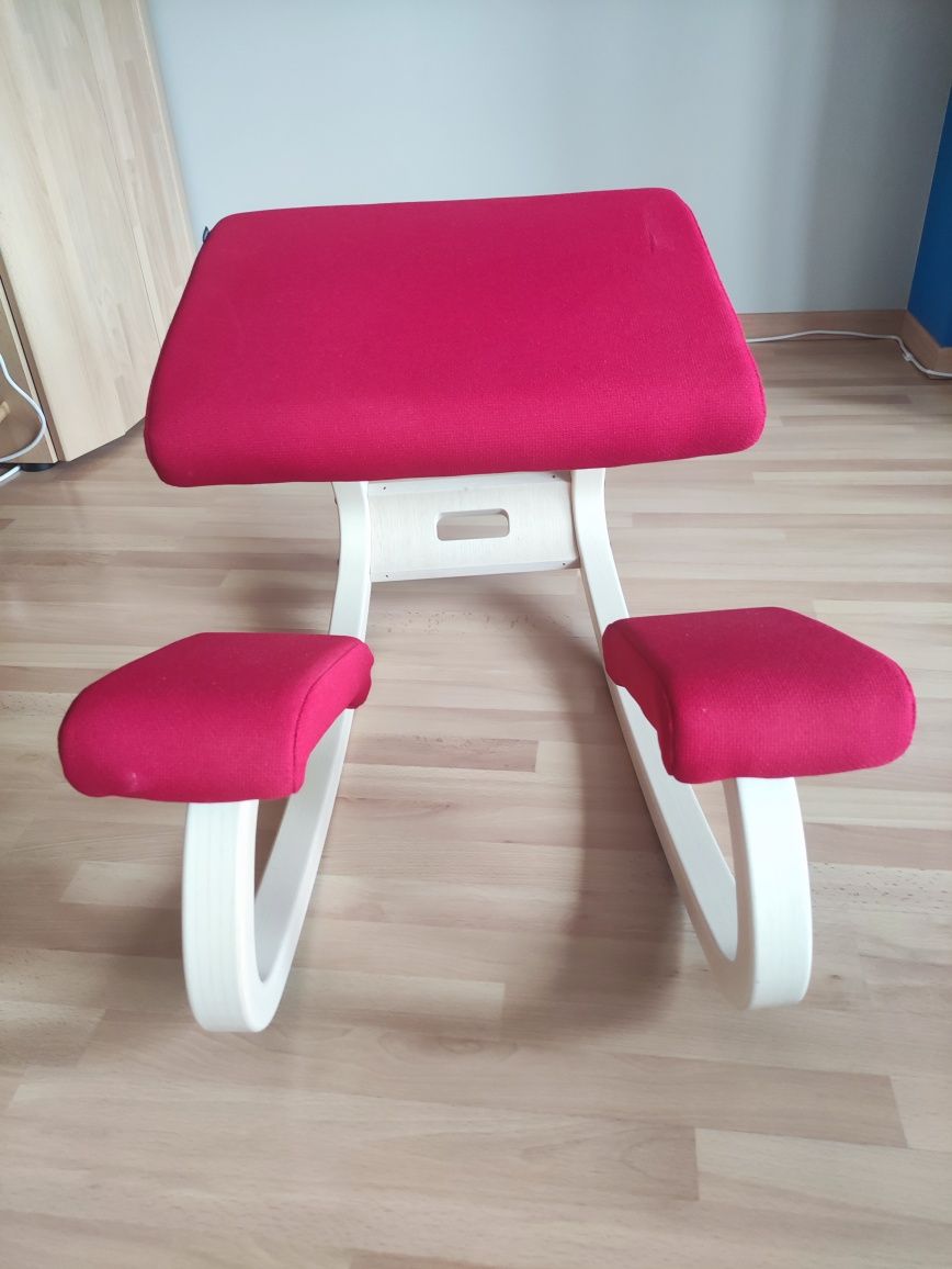 Klękosiad Varier Variable Balans ergonomiczne krzesło