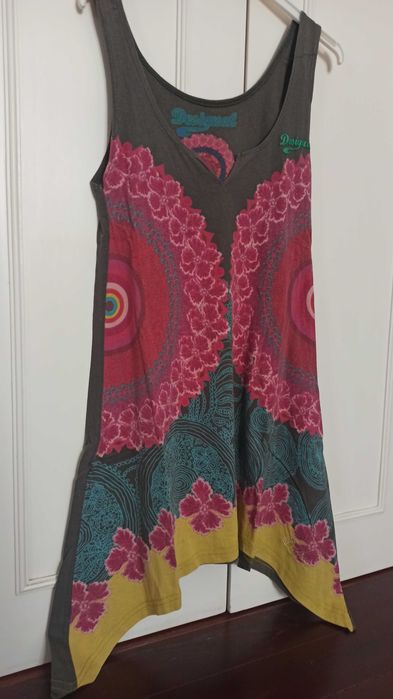 Vários Vestidos femininos como novos