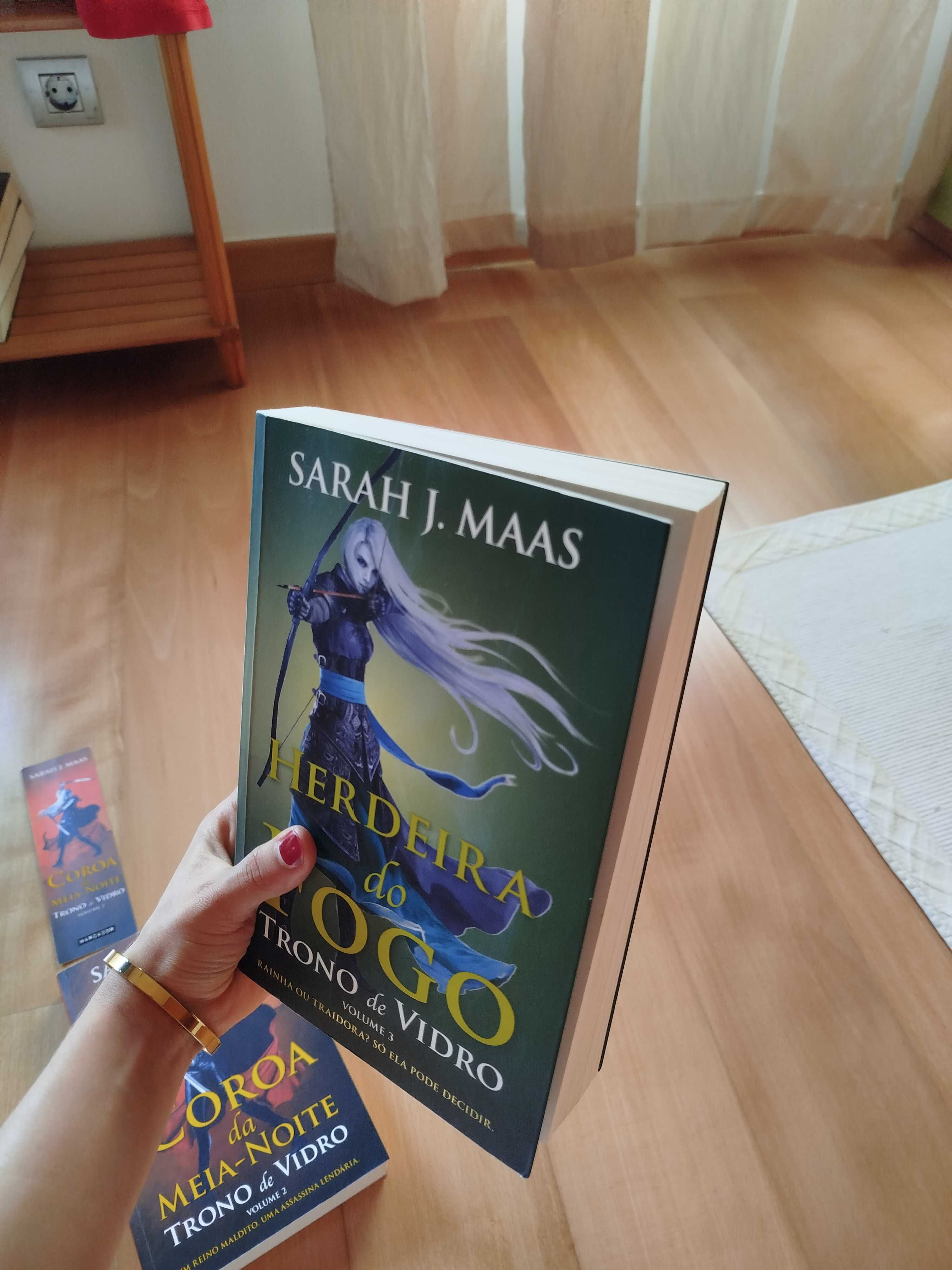 Trono de Vidro- primeiros três livros