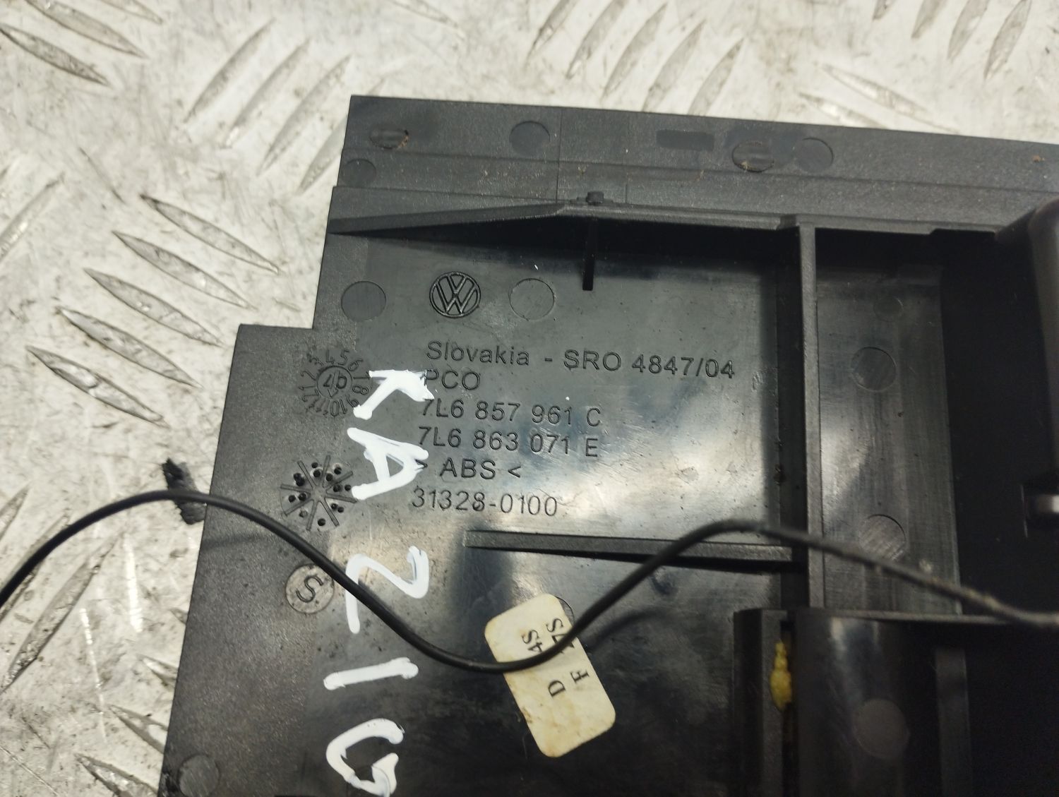 Вещевое отделение центральной консоли 7L6863071F3X1 для Volkswagen Tou