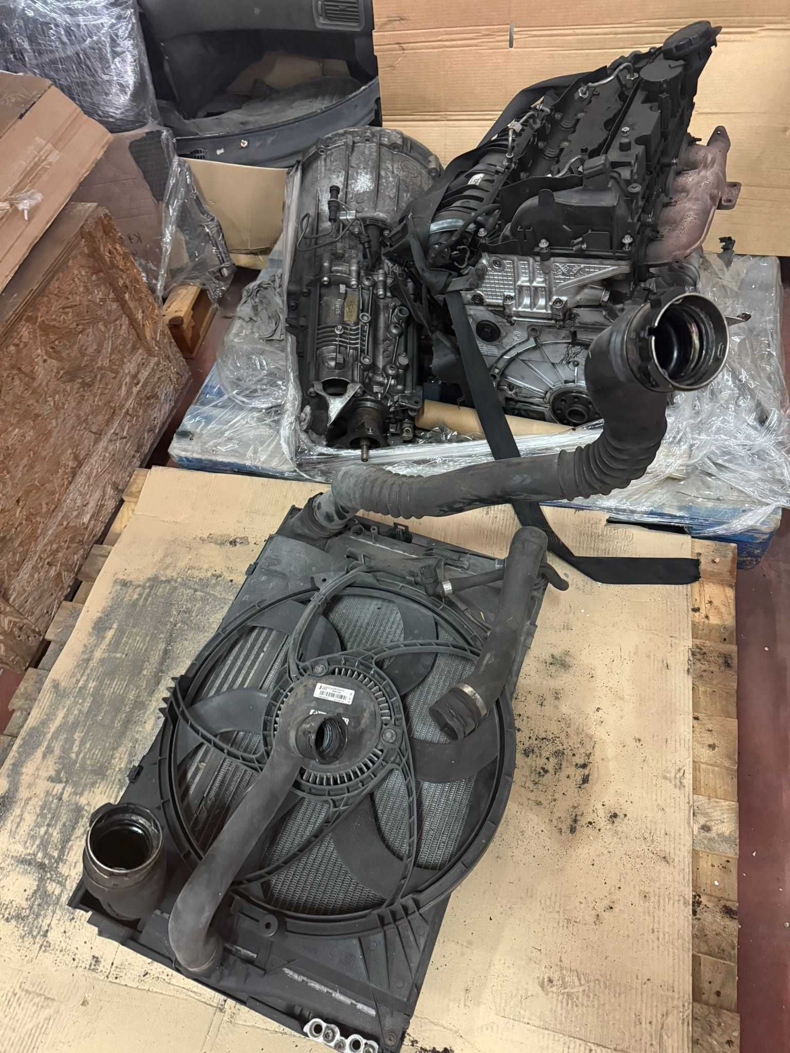 Motor e diversas peças BMW 177cv 520D