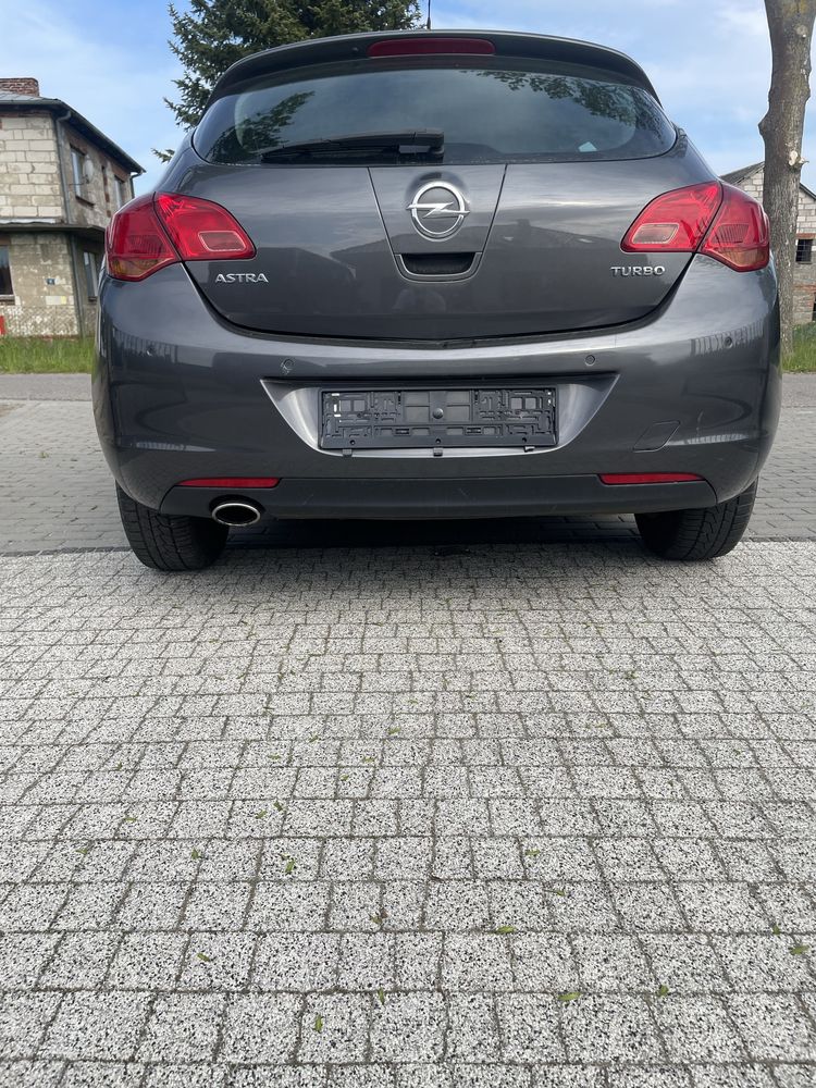 Astra J 2010 r 1.4 turbo 184 tys km